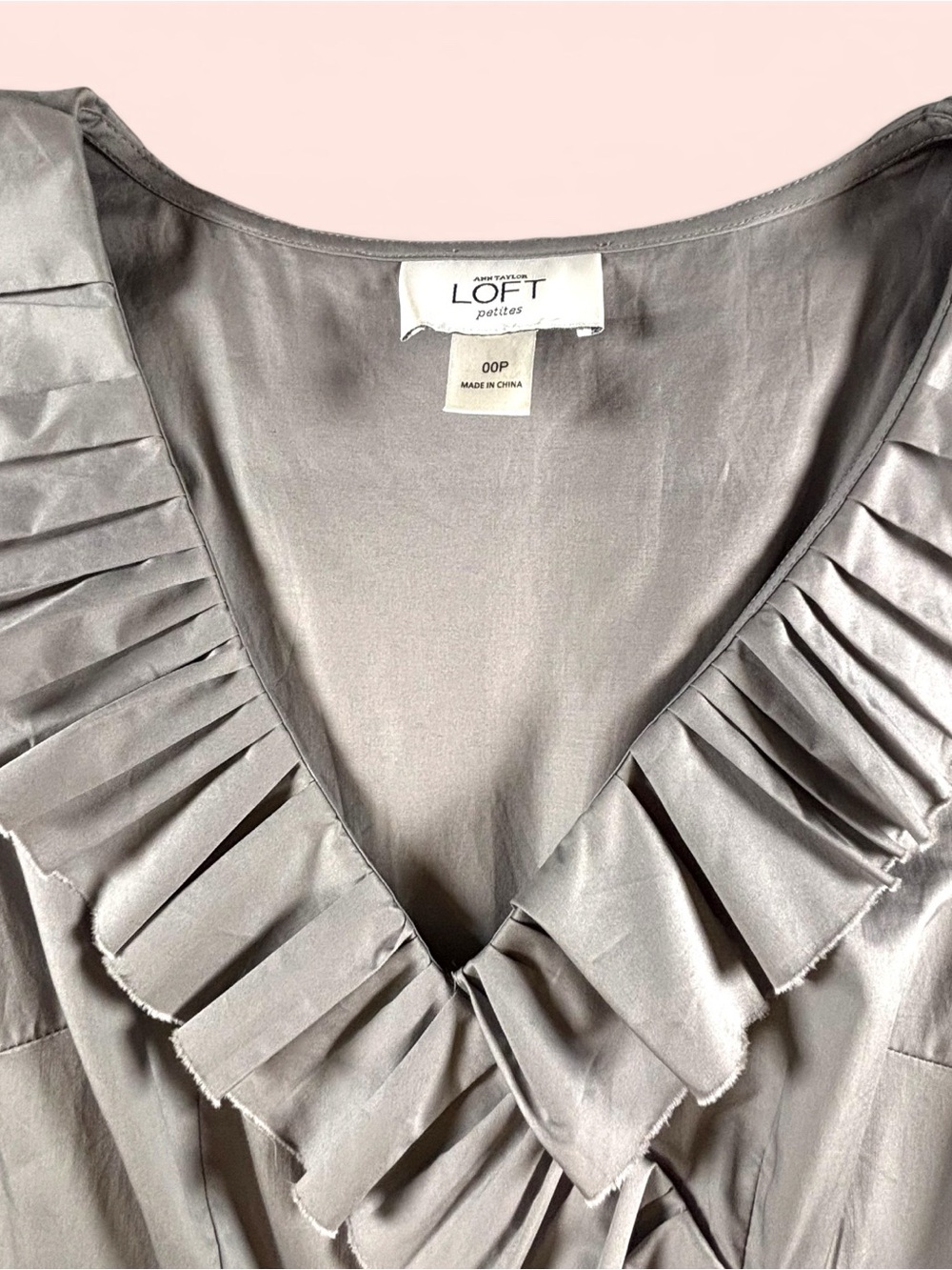 LOFT Petites Silver Gray Ruffle Pleated Cocktail Dress 00P Navy Trim - Picture 3 of 6